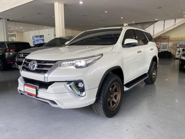 TOYOTA FORTUNER 2.4V 4WD เกียร์AT ปี17 รูปที่ 0